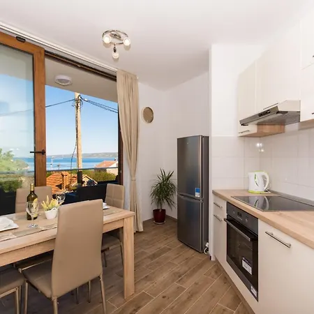 La-comfort One Bedroom With Sea View Terrace 2 Apartmán *